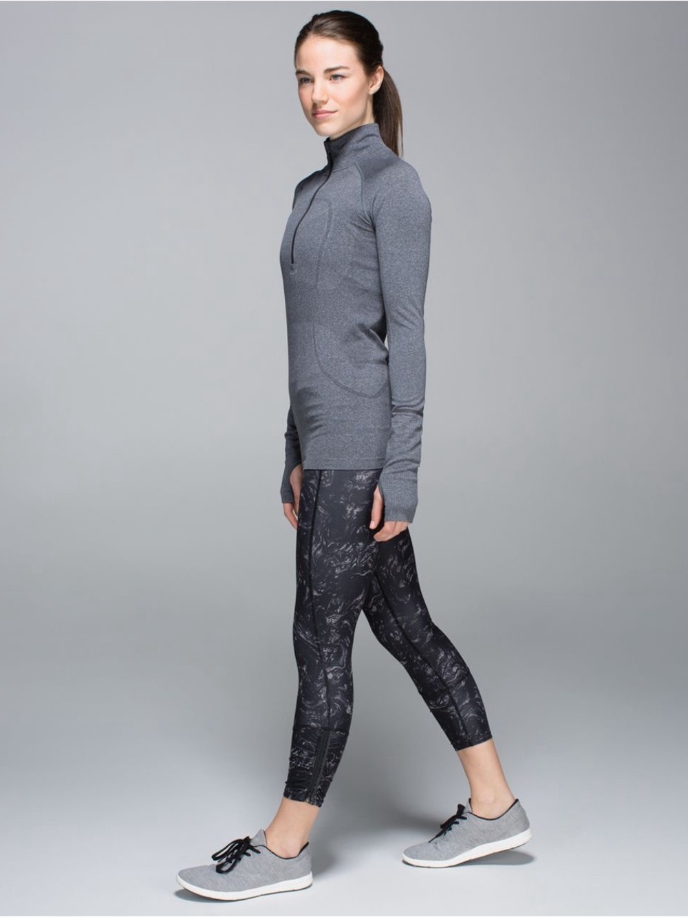 Lululemon Runday Crop *Full-On Luxtreme in Gray / Black Size 8